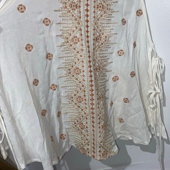 Miss Me Women's Cream Embroidered Lace Up Keyhole Back Sleeveless Blouse Small - Picture 3 of 10